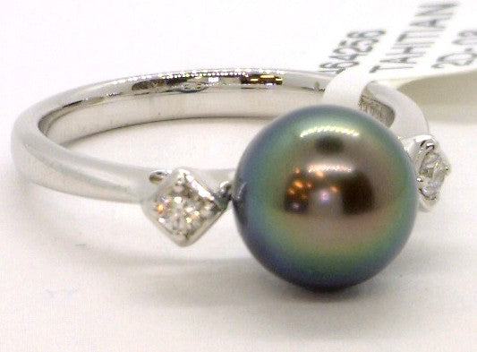 18 Karat White Pearl Ring