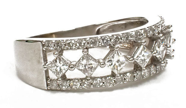 10 Karat White Diamond Fashion Ring