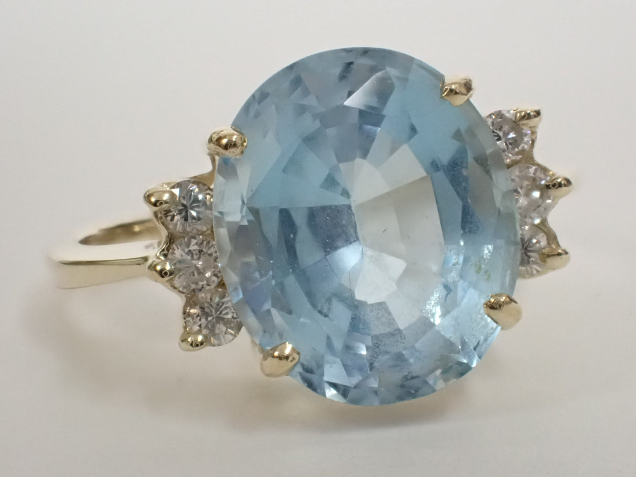 14 Karat Yellow Blue Topaz Fashion Ring